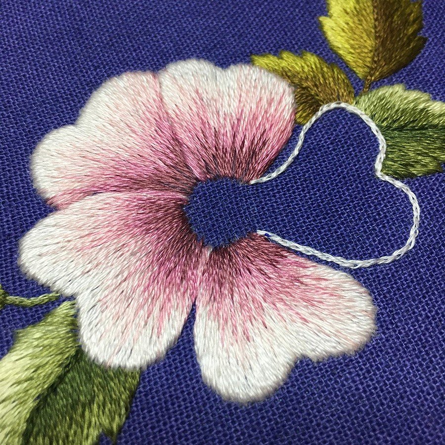 Как вышить цветок гладью: мастер-класс для начинающих