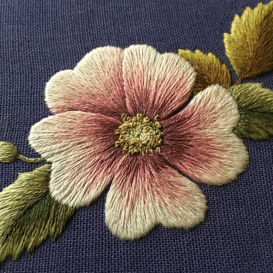 Как вышить цветок гладью: мастер-класс для начинающих